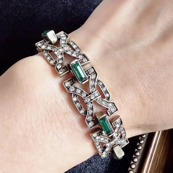 Elegant Silver and Green Bracelet - Picture 1 of 2